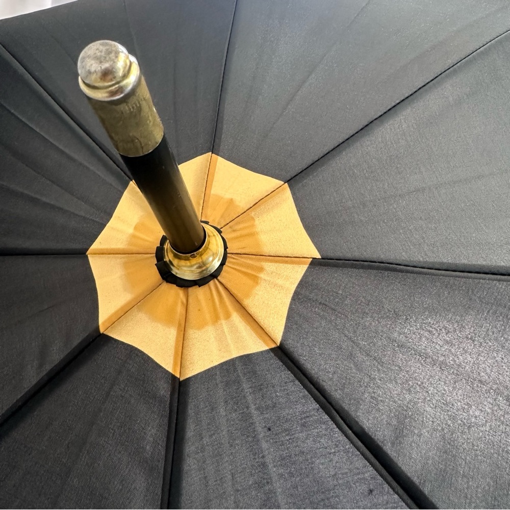 Fendi Parfumes Gold & Black Vintage Large Rain Umbrella - Picture 17 of 17